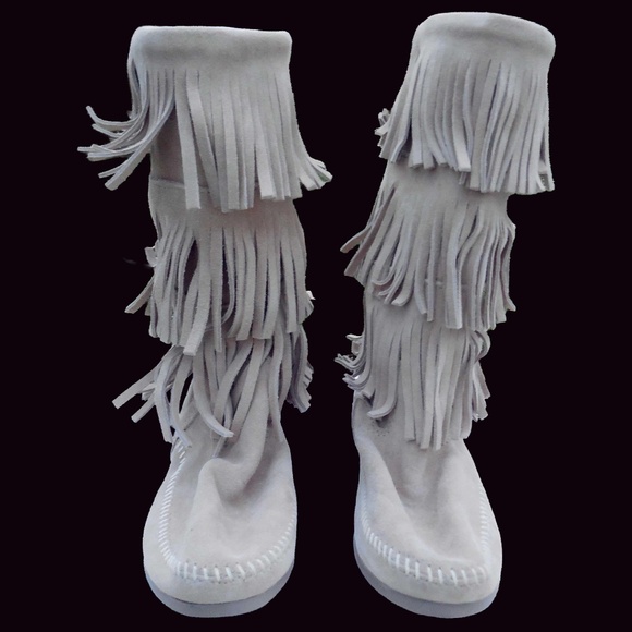 Minnetonka 3-layer Fringe Boots Sz 11 NIB  Stone Color Women's - Picture 2 of 5